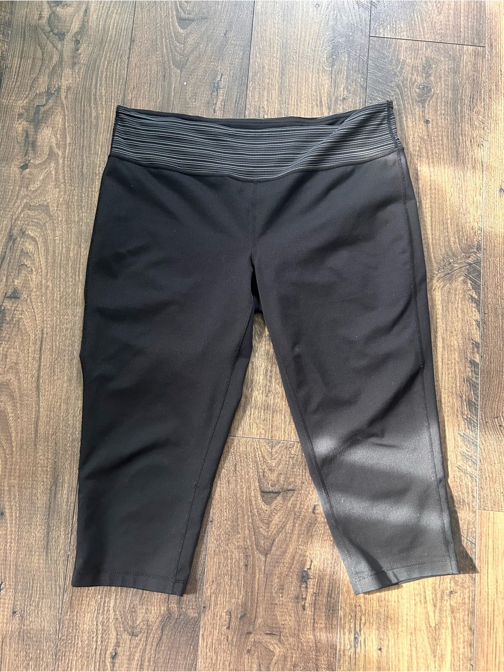 Black Women's Capri Leggings with Ribbed Waistband
